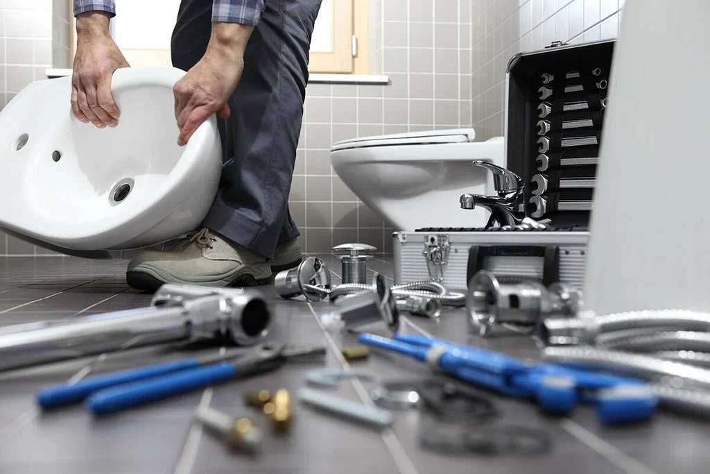 Plumbing tools prepared for a bathroom repair in Orlando