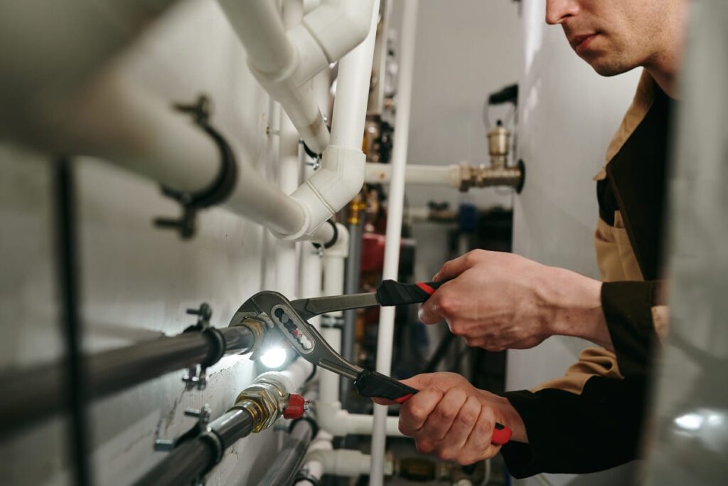 Plumbers maintaining commercial plumbing pipes in Orlando
